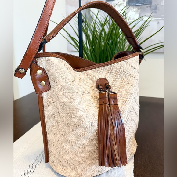 Patricia Nash Natural Zig Zag Octavia Bucket Bag - Picture 4 of 8